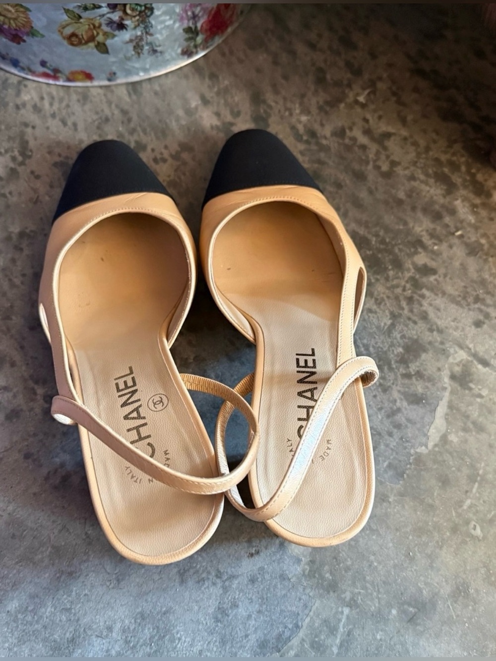 CHANEL Classic Beige and Black Two-Tone Slingback Mules w/ Box - Picture 2 of 9